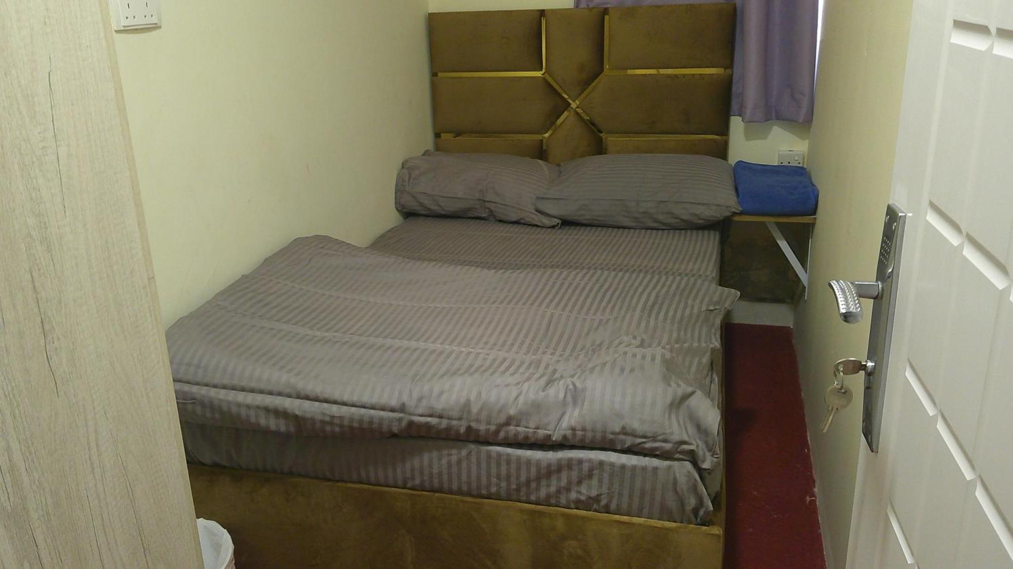 Inn Ruby Star Budget With Shared Washroom Access 303 *