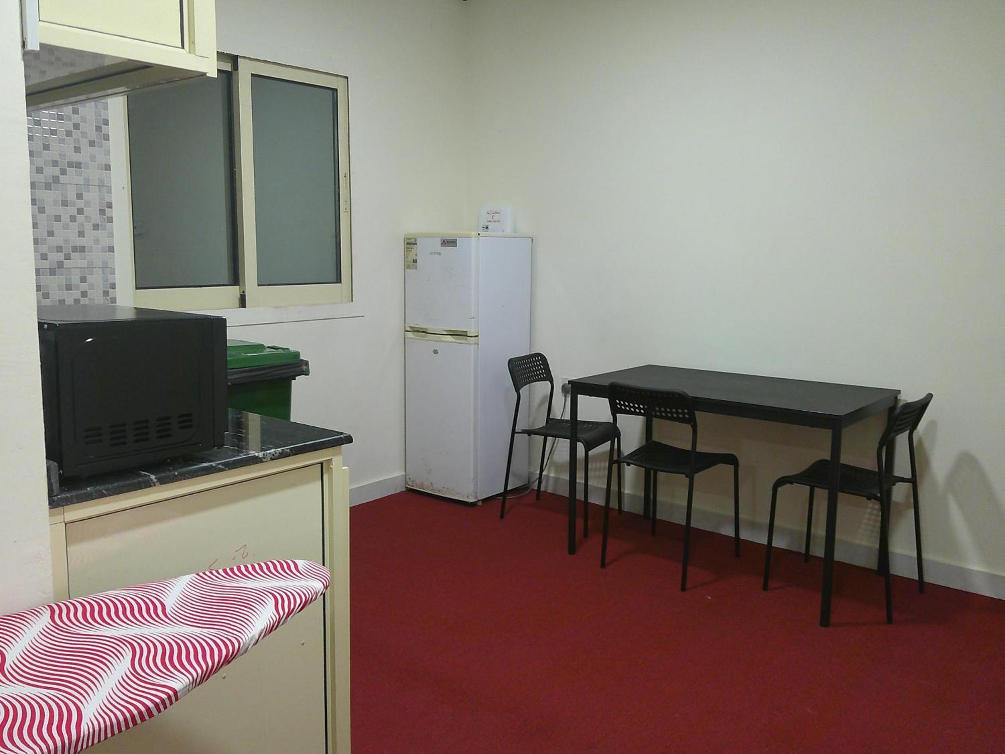 Ruby Star Budget With Shared Washroom Access 303 *