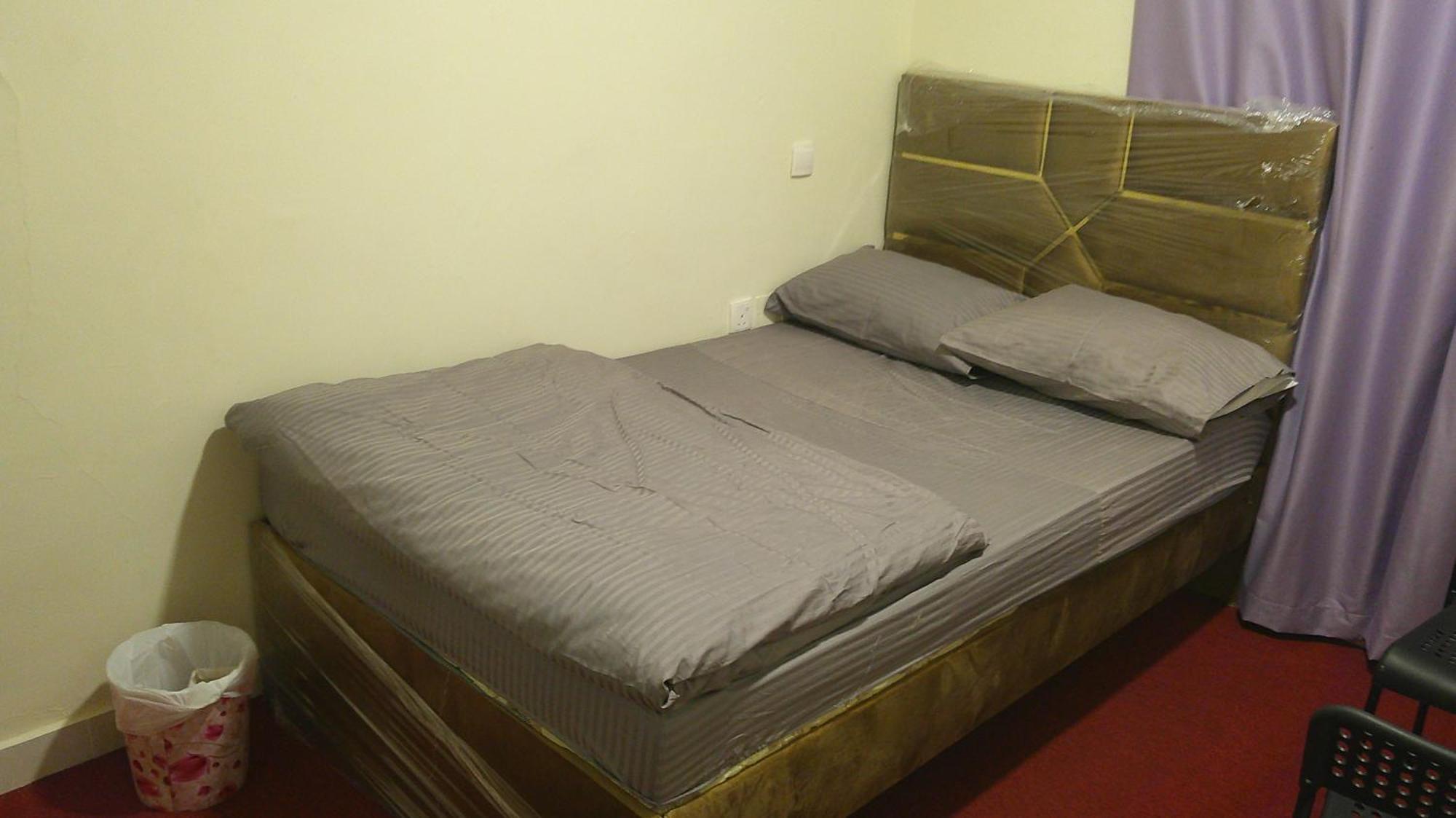 Ruby Star Budget With Shared Washroom Access 303 *