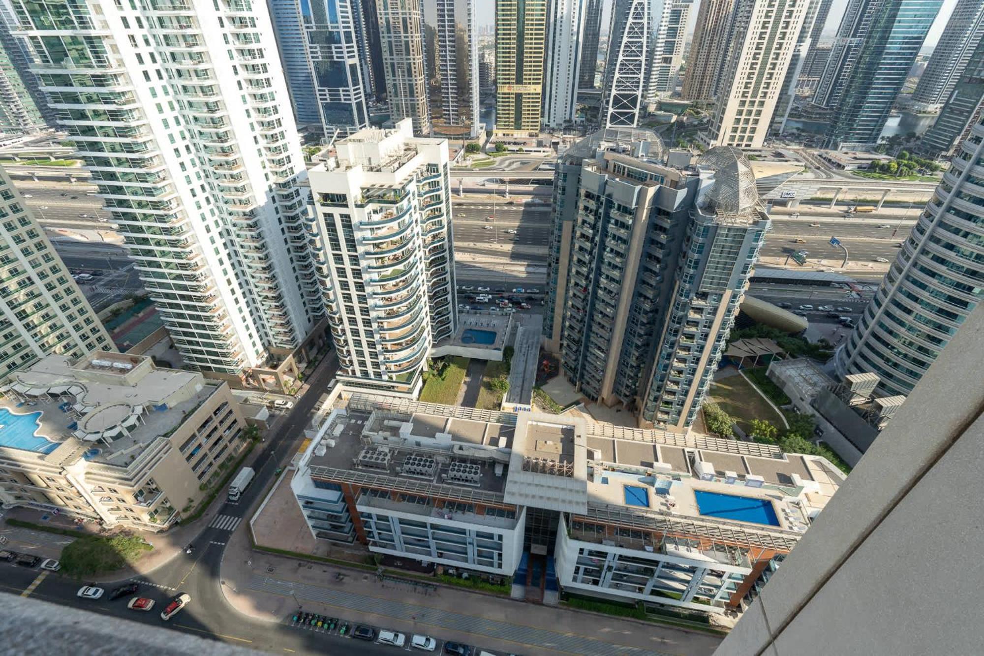 Luxury In Marina's 1 Bed That Sleeps 2 Apartment