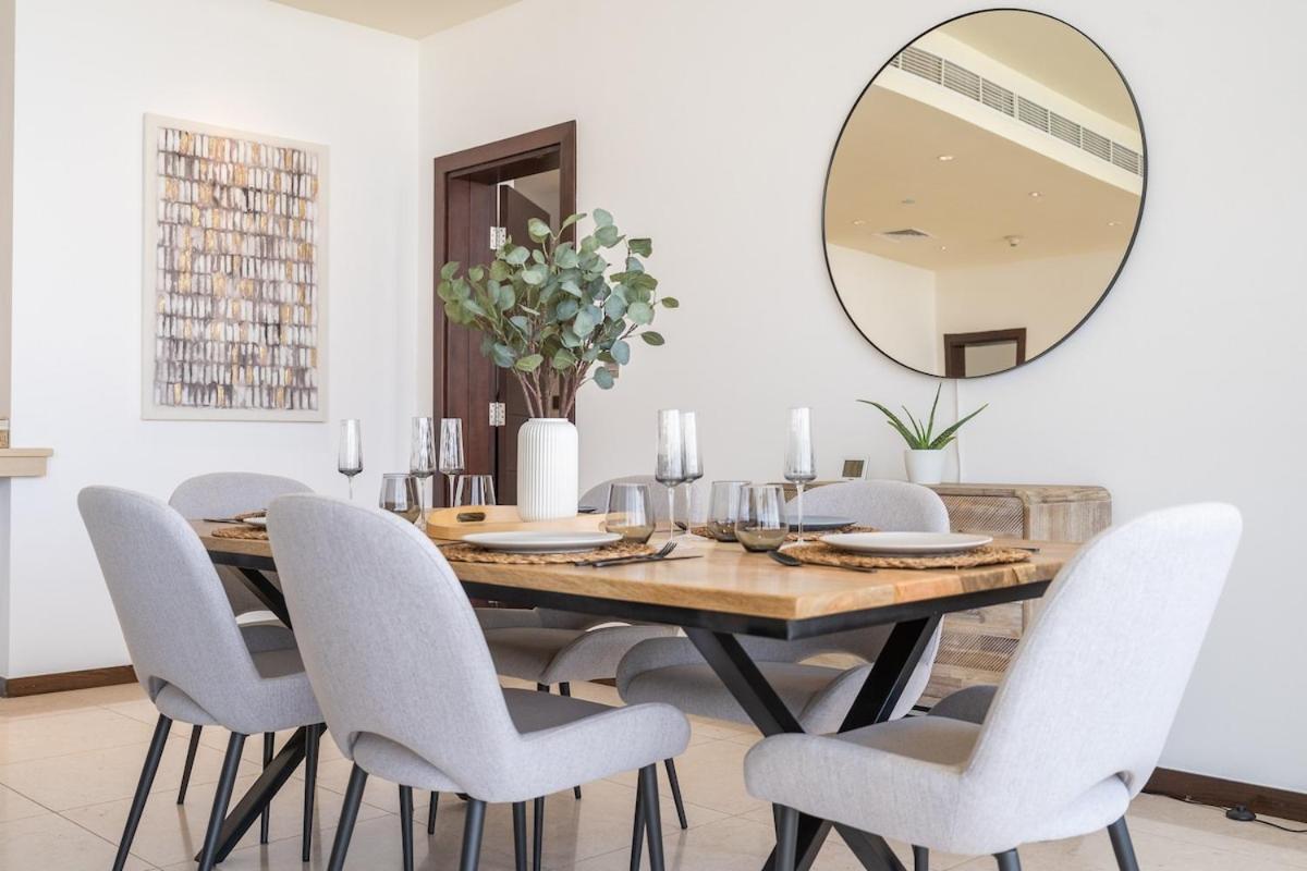 Apartment Serene 3-bedroom With Waterfront Marina Views In Palm Jumeirah Dubai