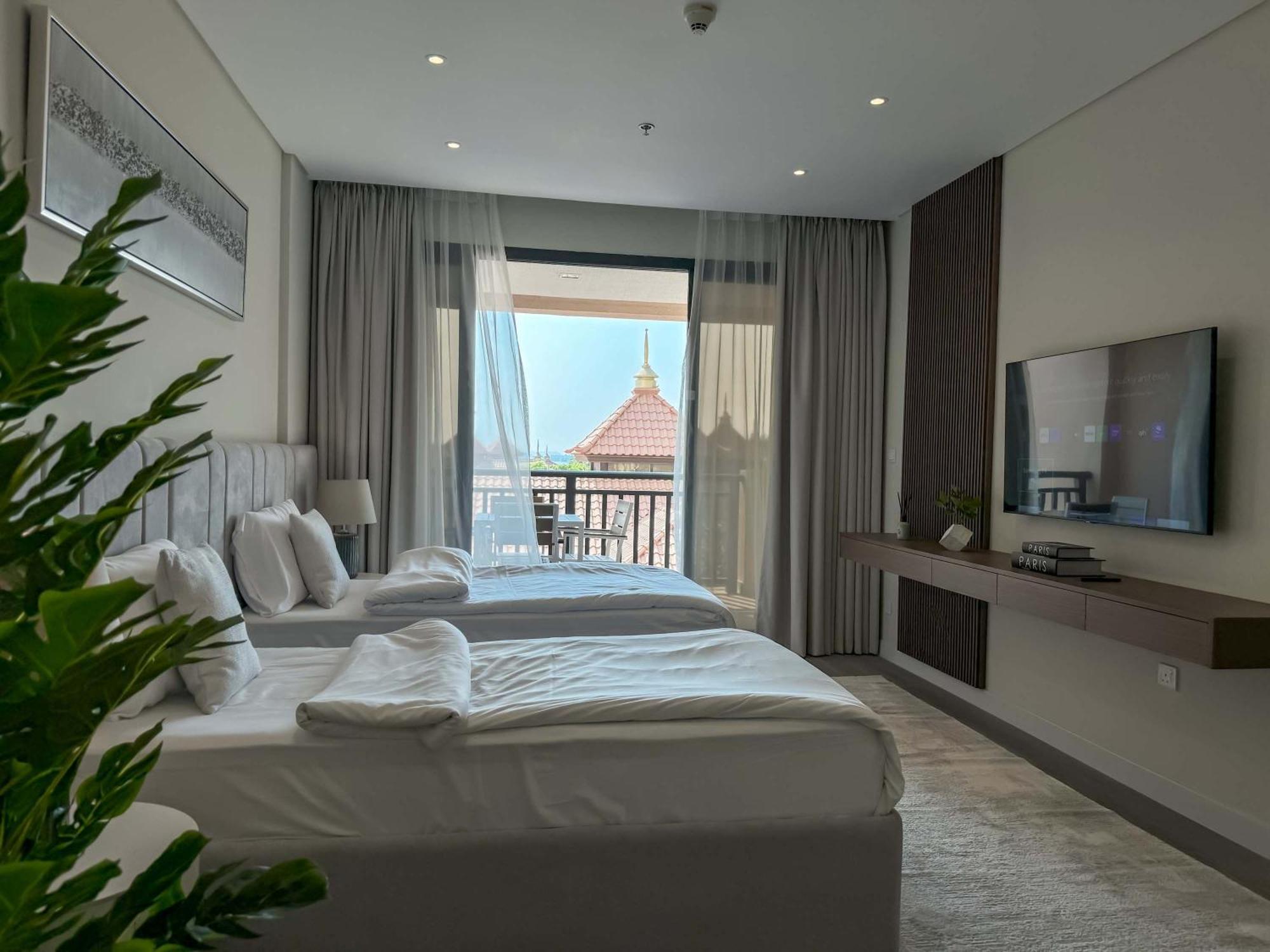 Upgraded 2br - Beachfront - 5 Star Apartment