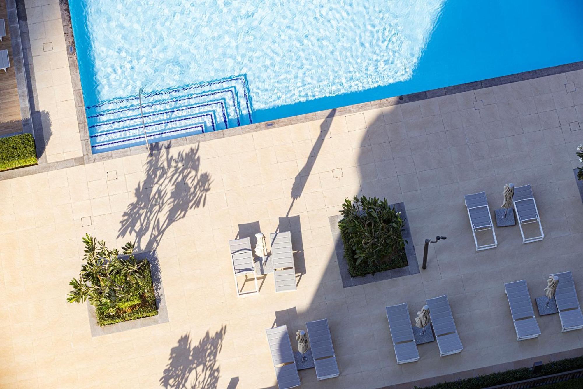 Lux Escape, Burj Crown Opera View, Near Mall Dubai