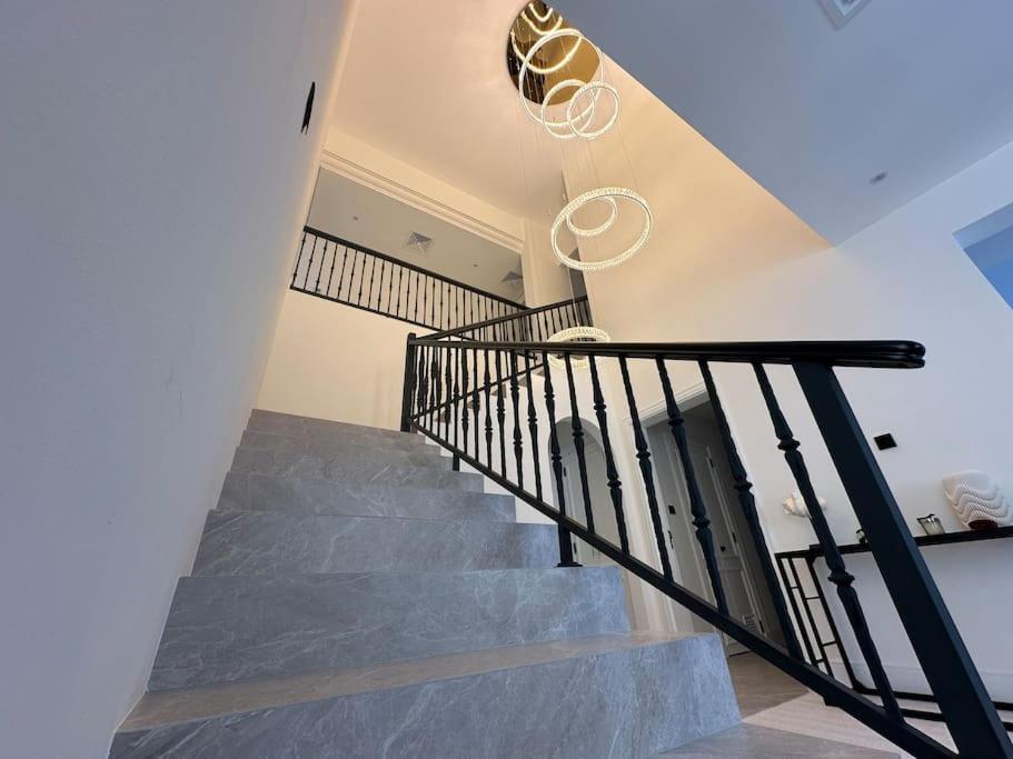 5 Bedroom 5 Star Golf Course * Dubai