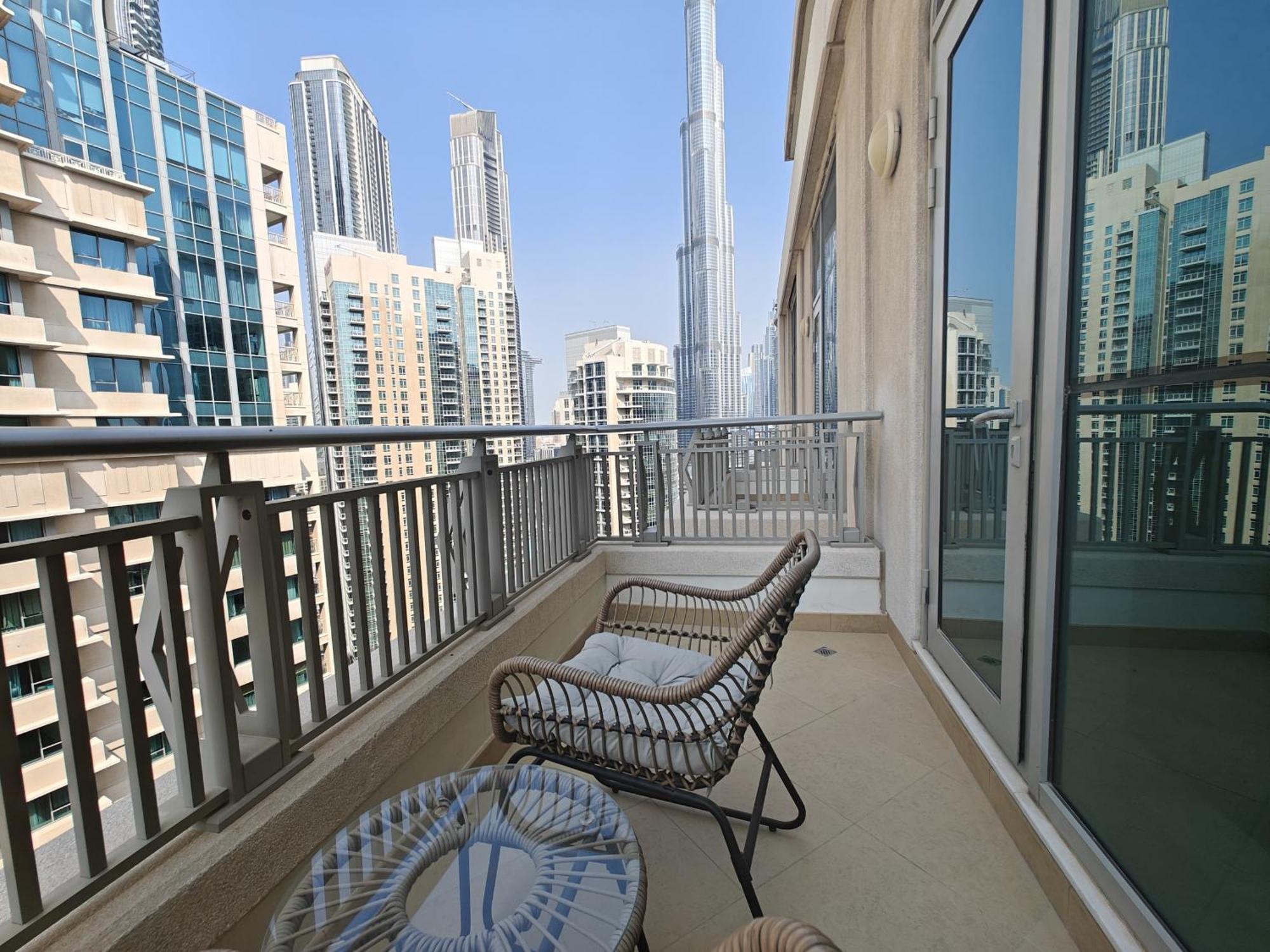 Sophisticated 1br With Burj Khalifa Views Dubai