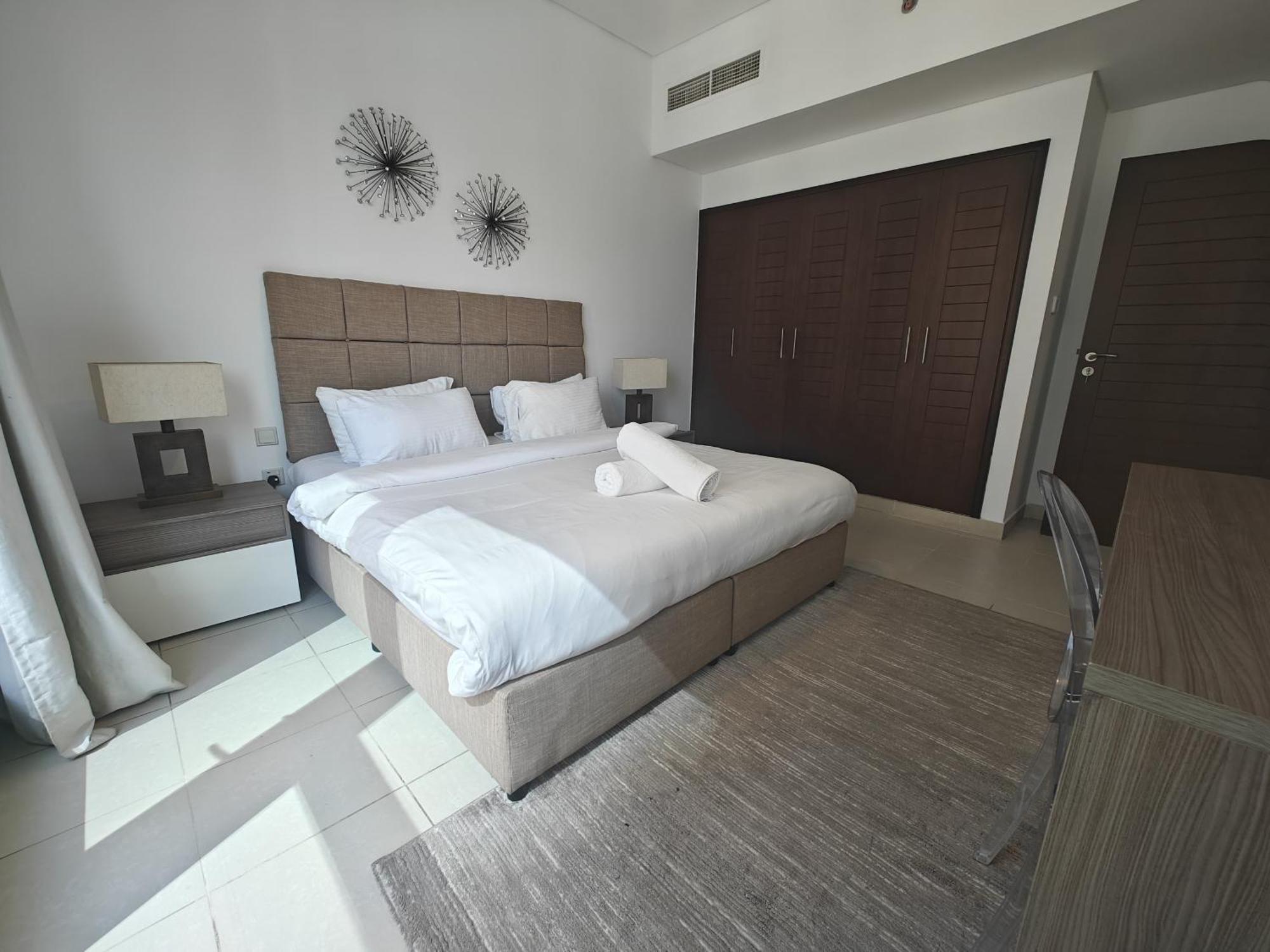 Sophisticated 1br With Burj Khalifa Views Apartment *