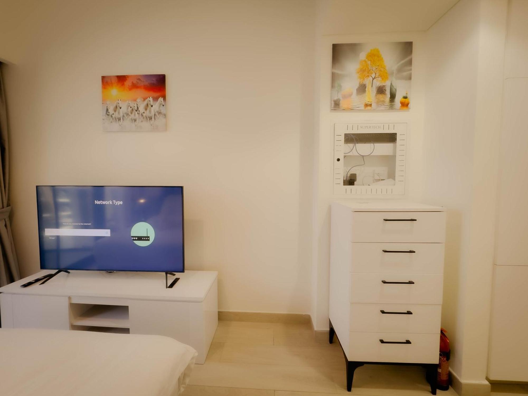Lavish 10 Min Downtown Apartment Dubai