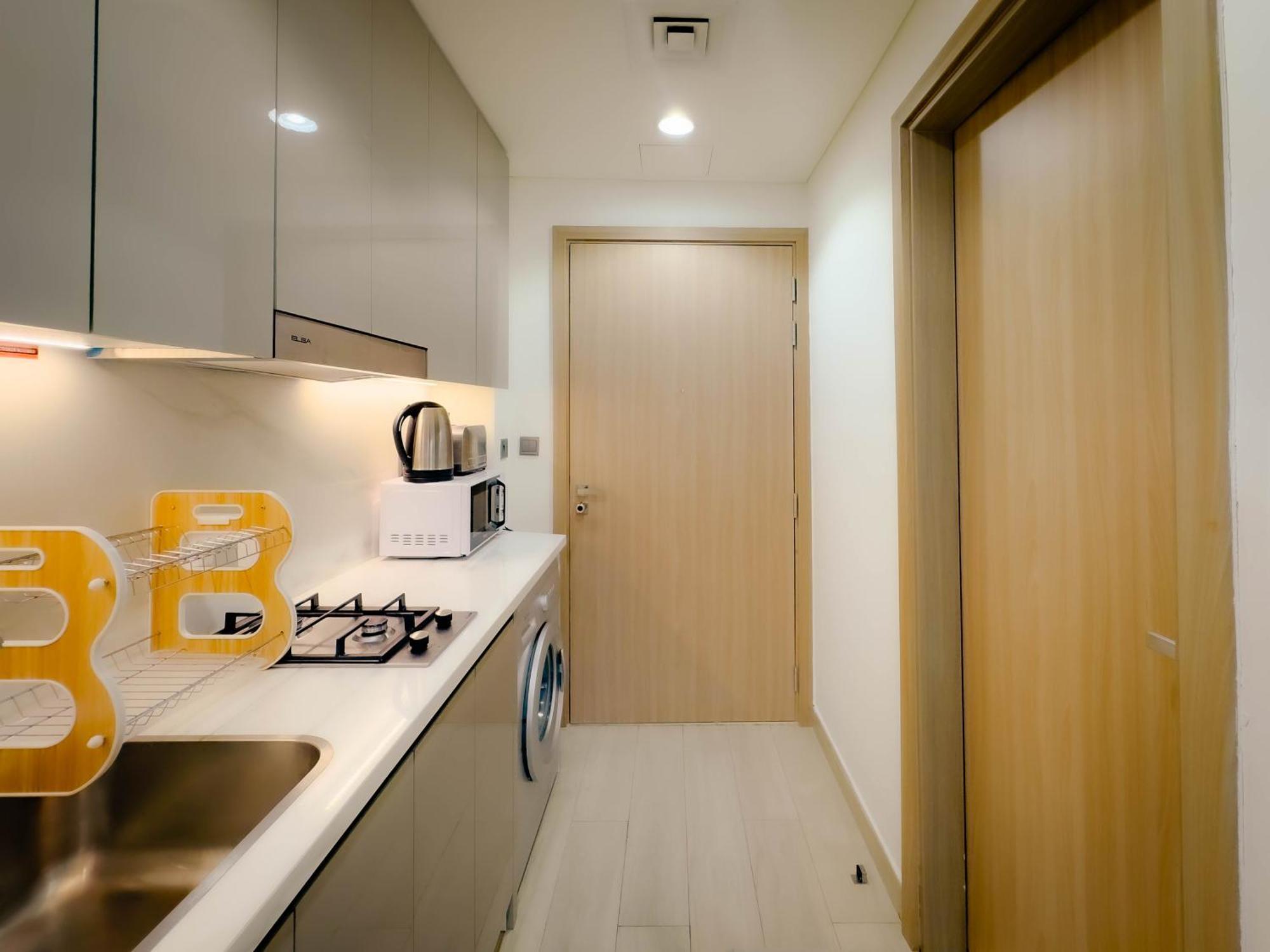 Lavish 10 Min Downtown Apartment Dubai