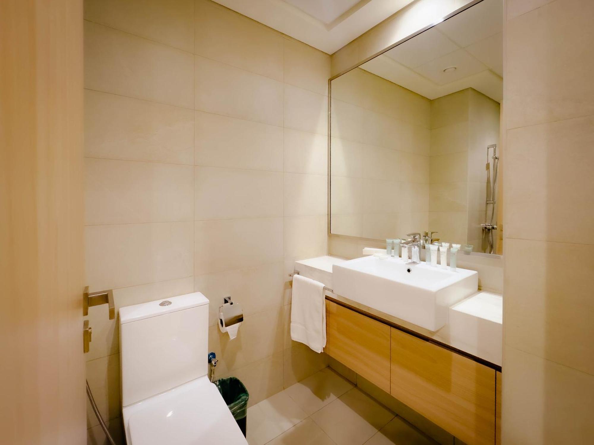 Apartment Lavish 10 Min Downtown Dubai