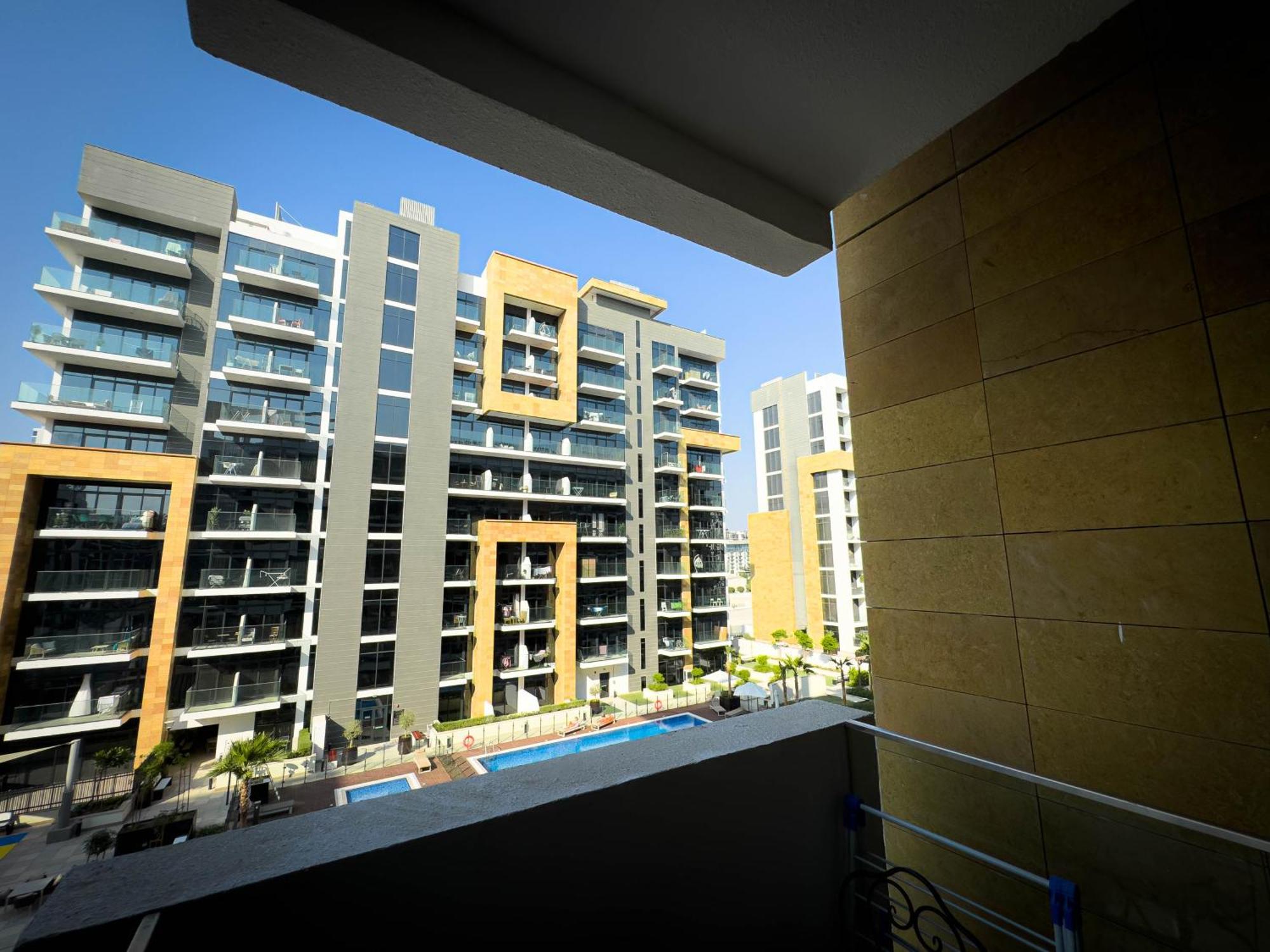 Apartment Lavish 10 Min Downtown Dubai