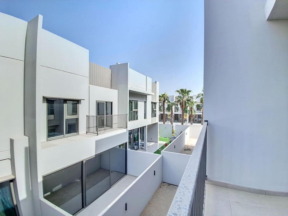 Mag Eye - Spacious Two Bedroom Townhouse