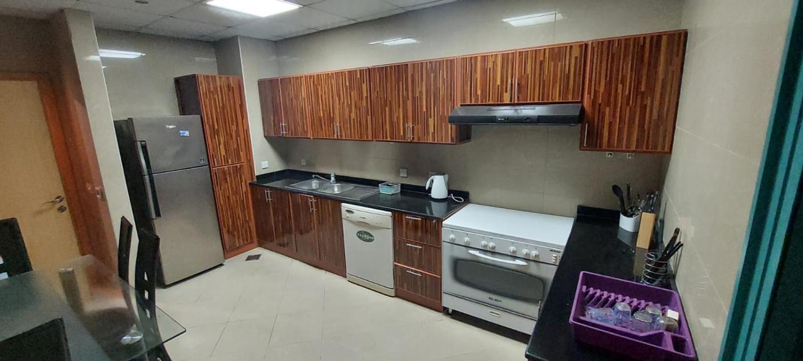 Lovely Spacious For Ladies In Marina للفتيات فقط *