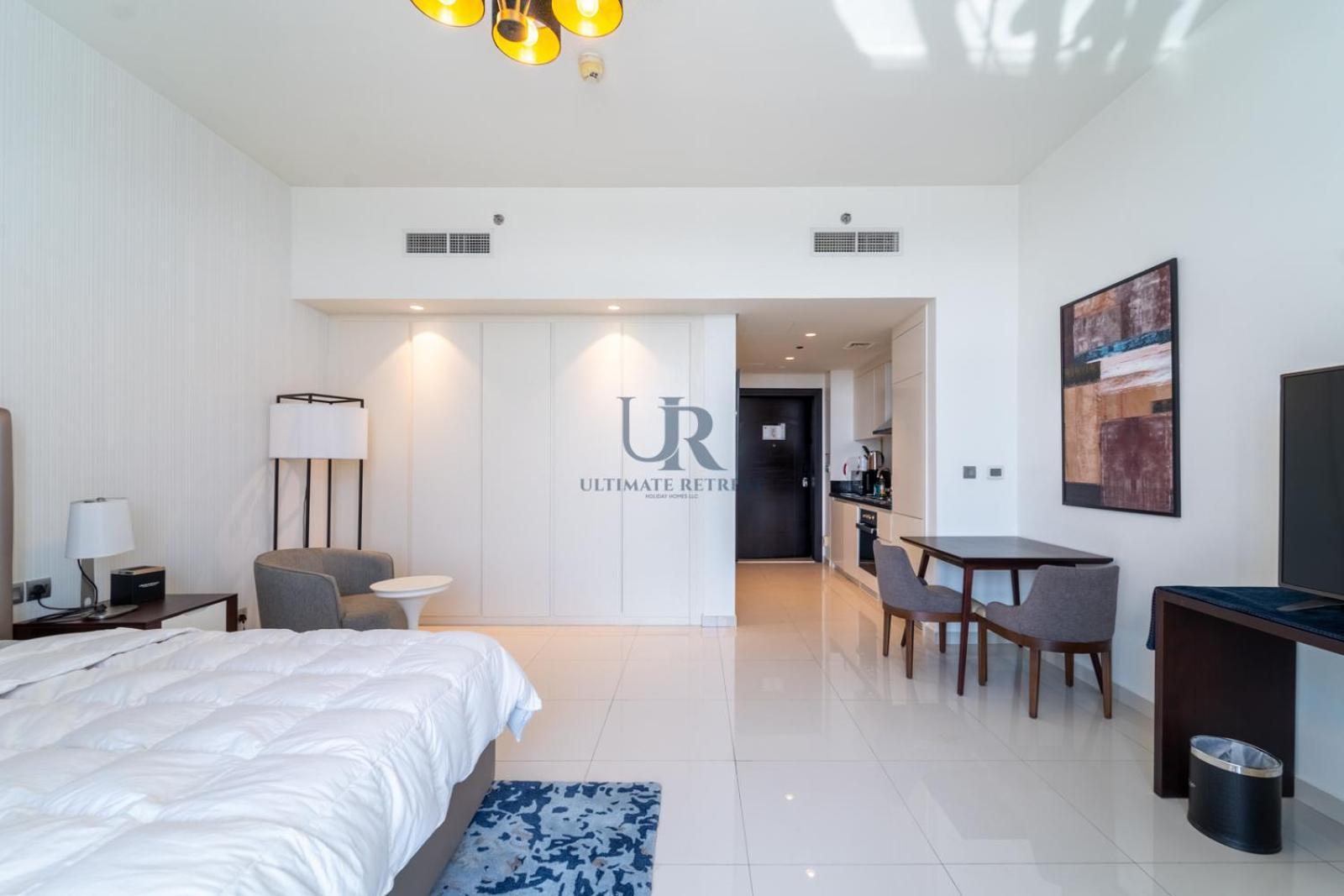 Huge In Business Bay With Jacuzzi Access 17 Minutes To Trade Fair *