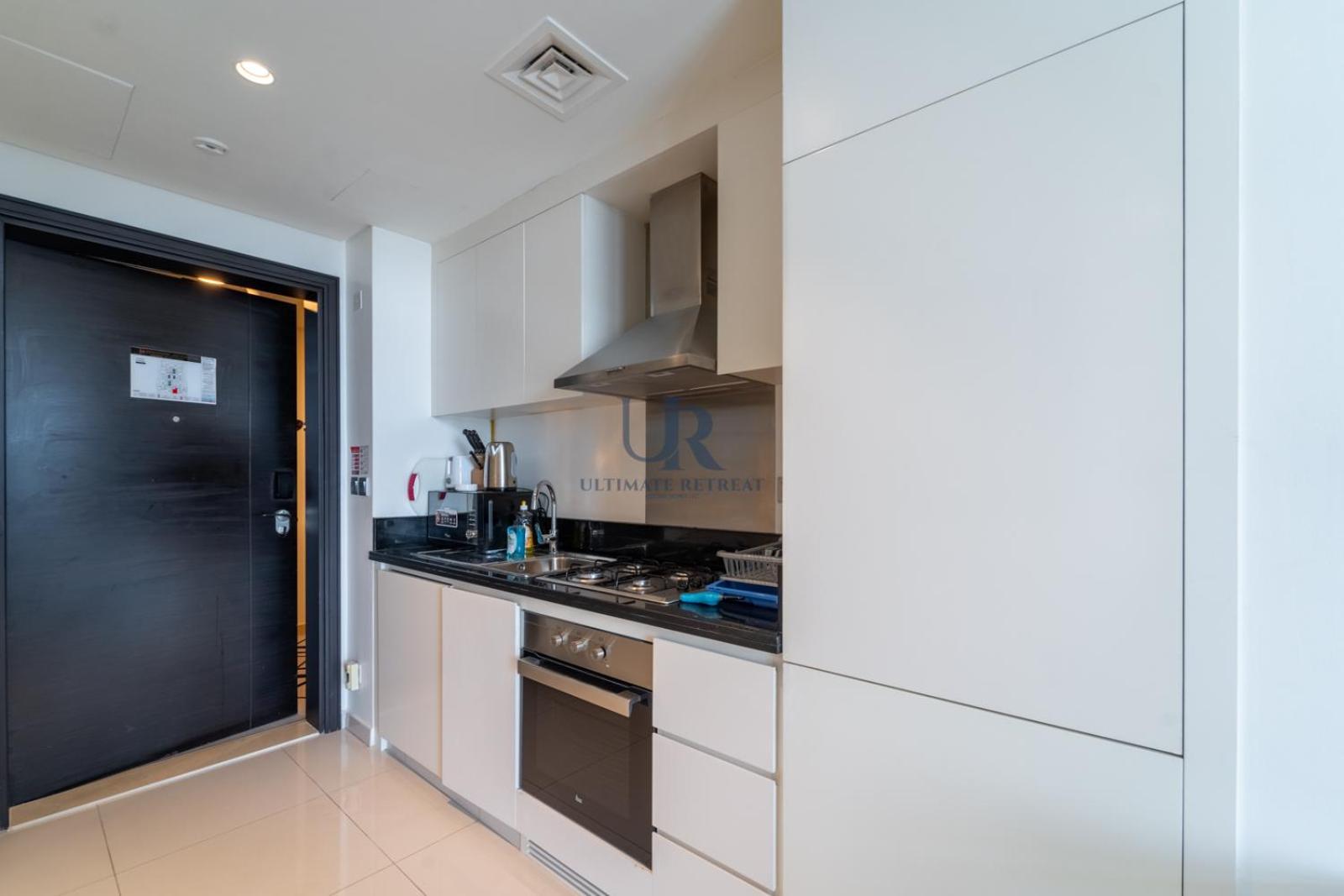 Huge In Business Bay With Jacuzzi Access 17 Minutes To Trade Fair Apartment