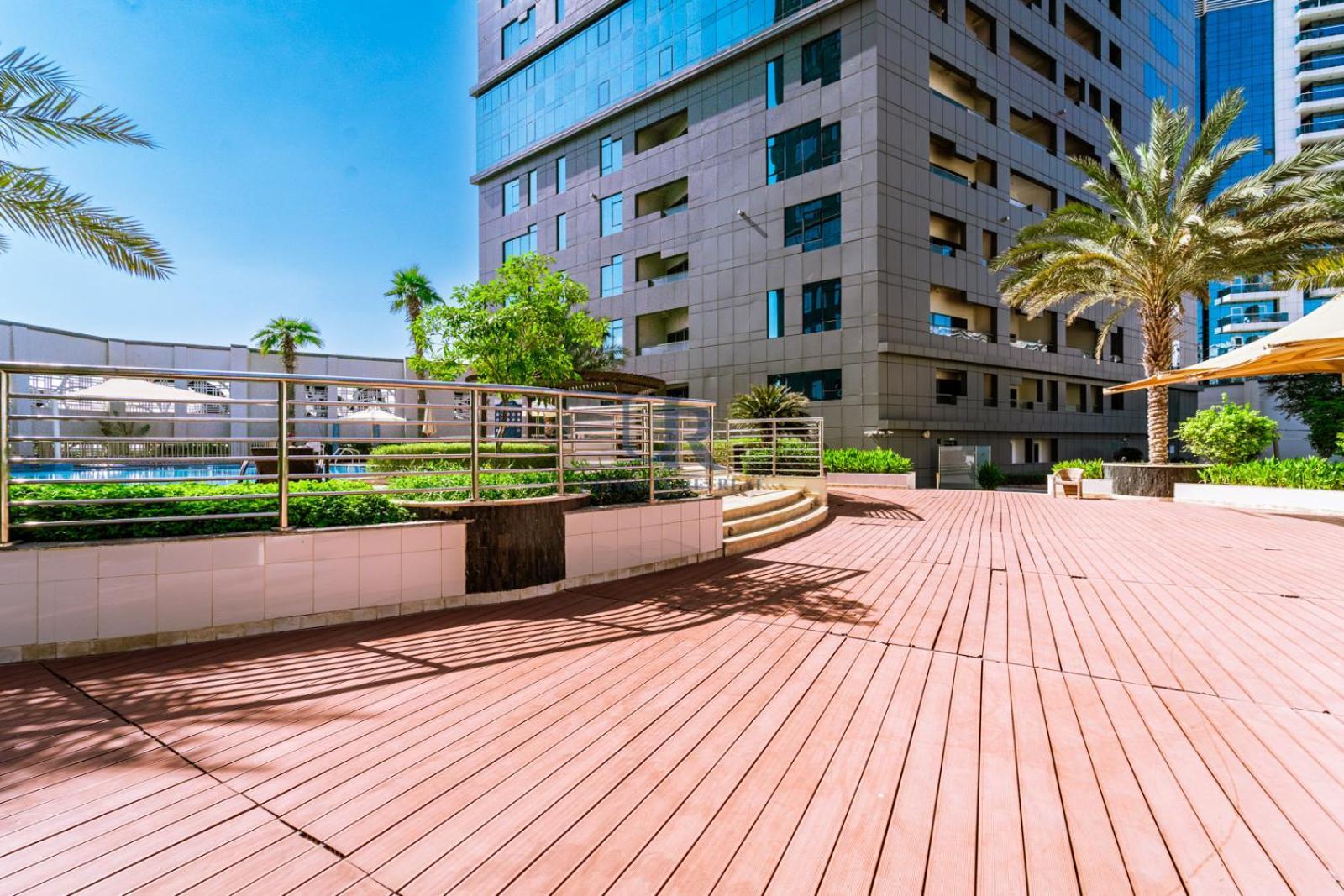 Huge In Business Bay With Jacuzzi Access 17 Minutes To Trade Fair Apartment *