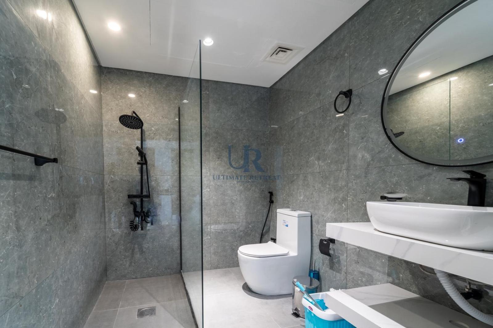 Apartment Huge In Business Bay With Jacuzzi Access 17 Minutes To Trade Fair *