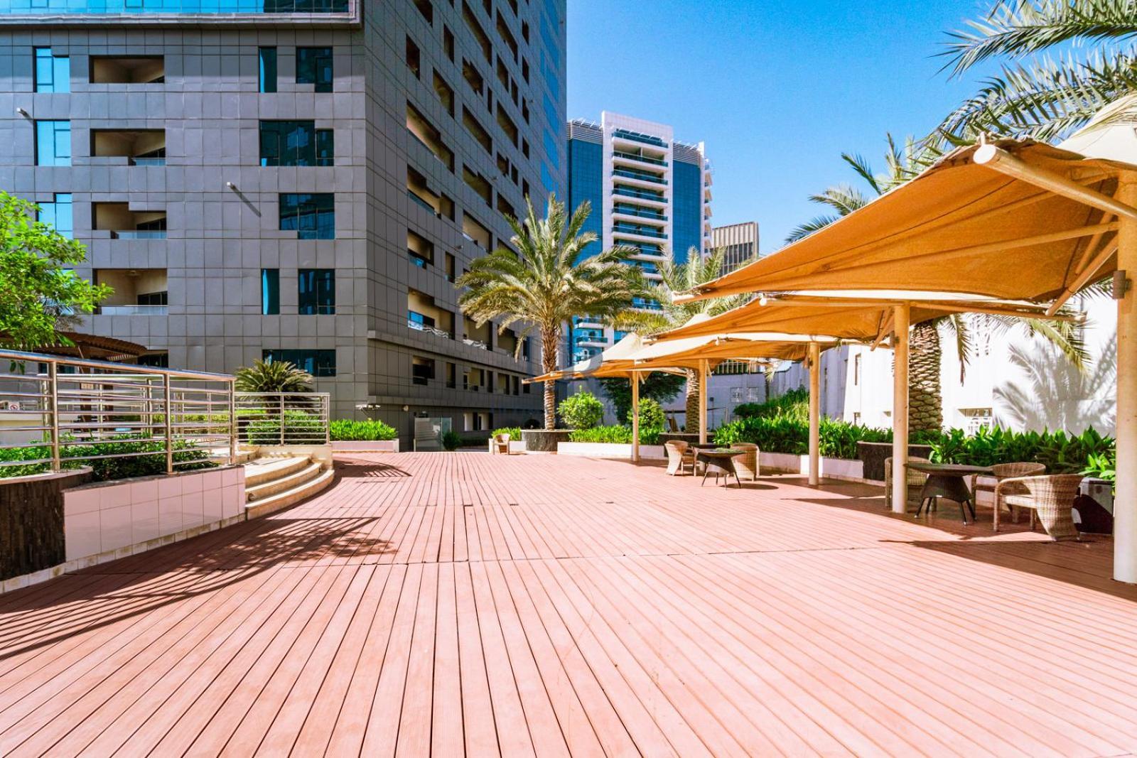 Huge In Business Bay With Jacuzzi Access 17 Minutes To Trade Fair Dubai