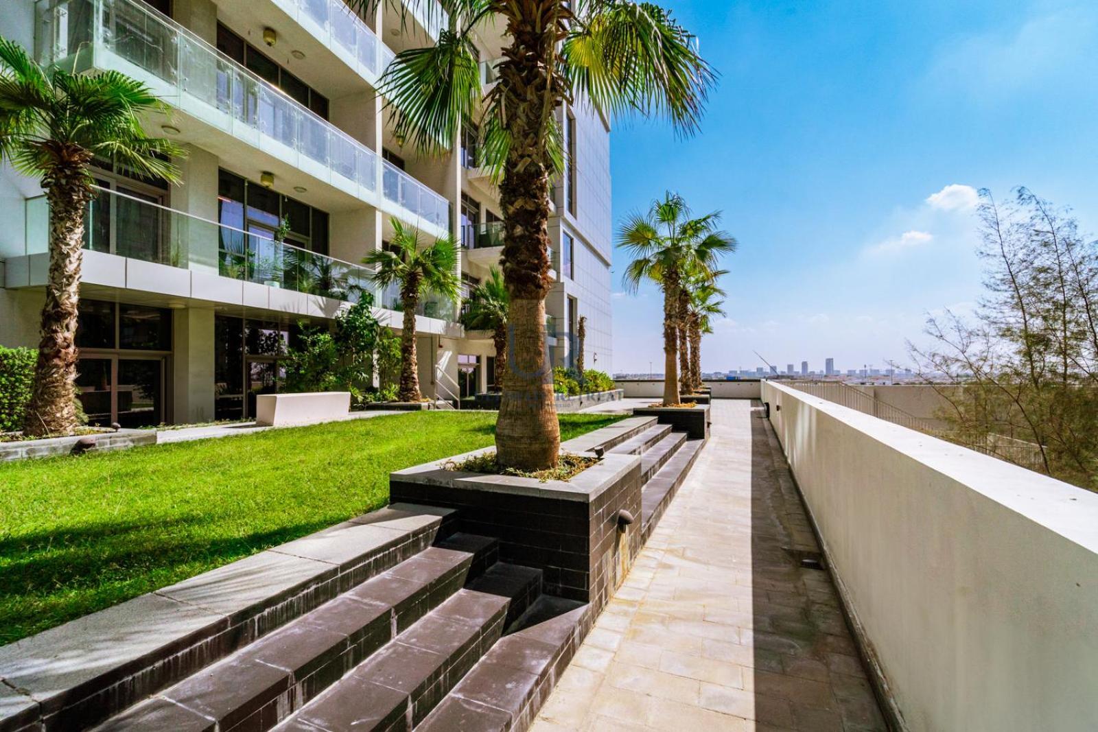 Huge In Business Bay With Jacuzzi Access 17 Minutes To Trade Fair Apartment Dubai