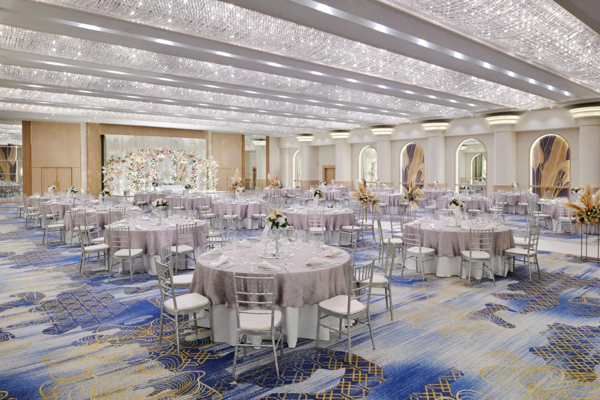 Hotel Crowne Plaza Deira By Ihg 5*