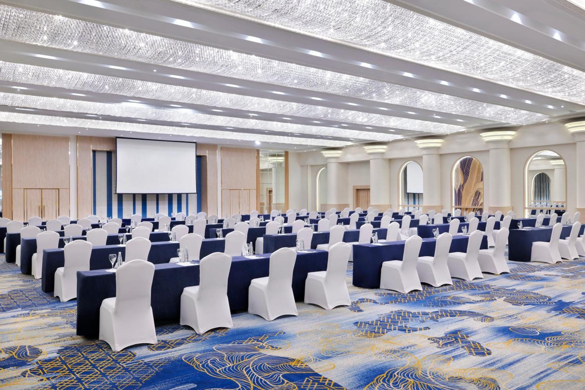 Crowne Plaza Deira By Ihg Hotel Dubai