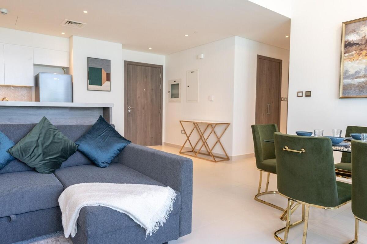 Elegant Getaway 2-bedroom In Creek Harbour Apartment