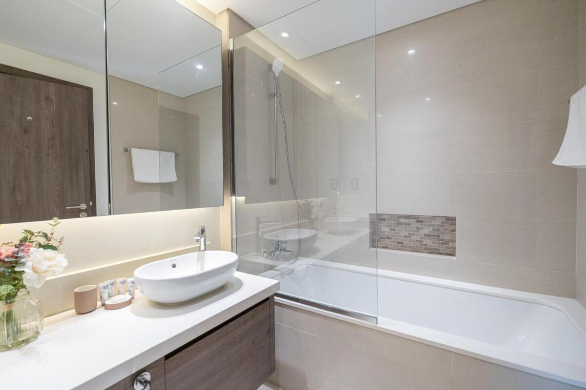 Elegant Getaway 2-bedroom In Creek Harbour * Dubai