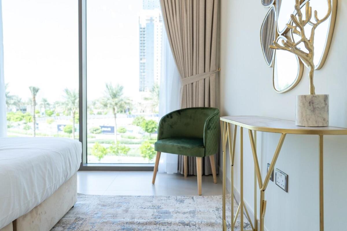 Elegant Getaway 2-bedroom In Creek Harbour