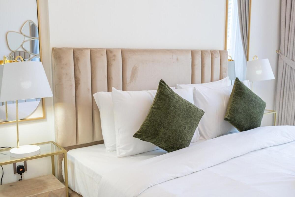 Elegant Getaway 2-bedroom In Creek Harbour Apartment Dubai