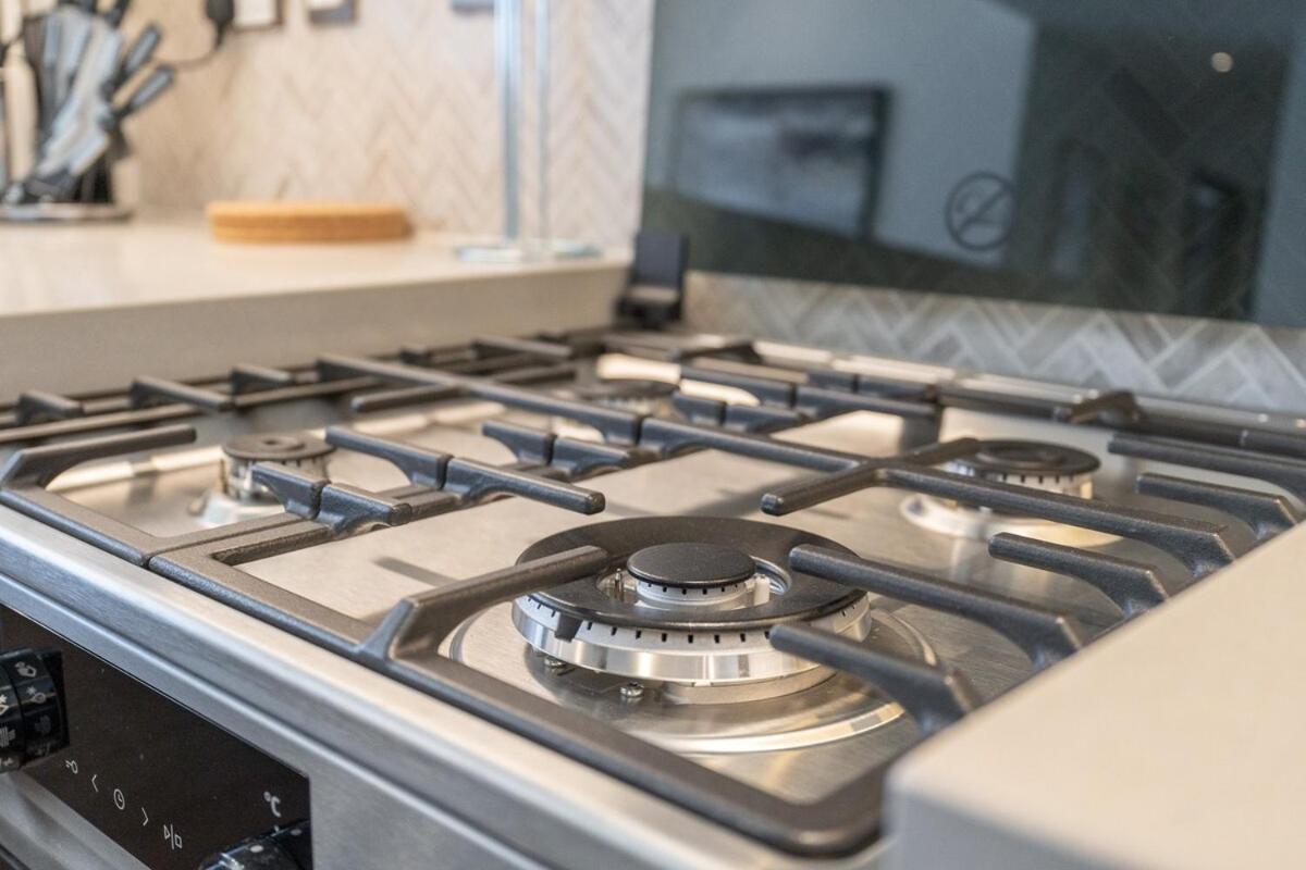 Elegant Getaway 2-bedroom In Creek Harbour Apartment Dubai