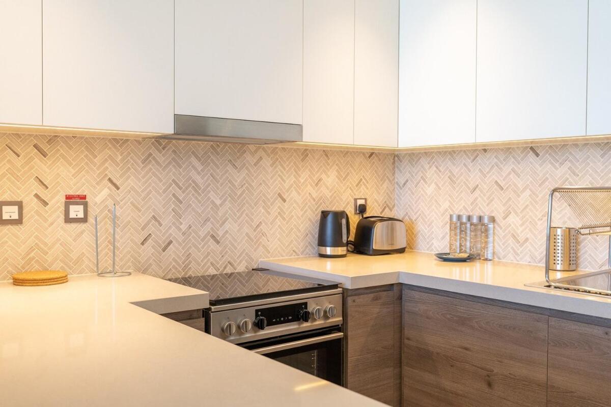 Elegant Getaway 2-bedroom In Creek Harbour Dubai