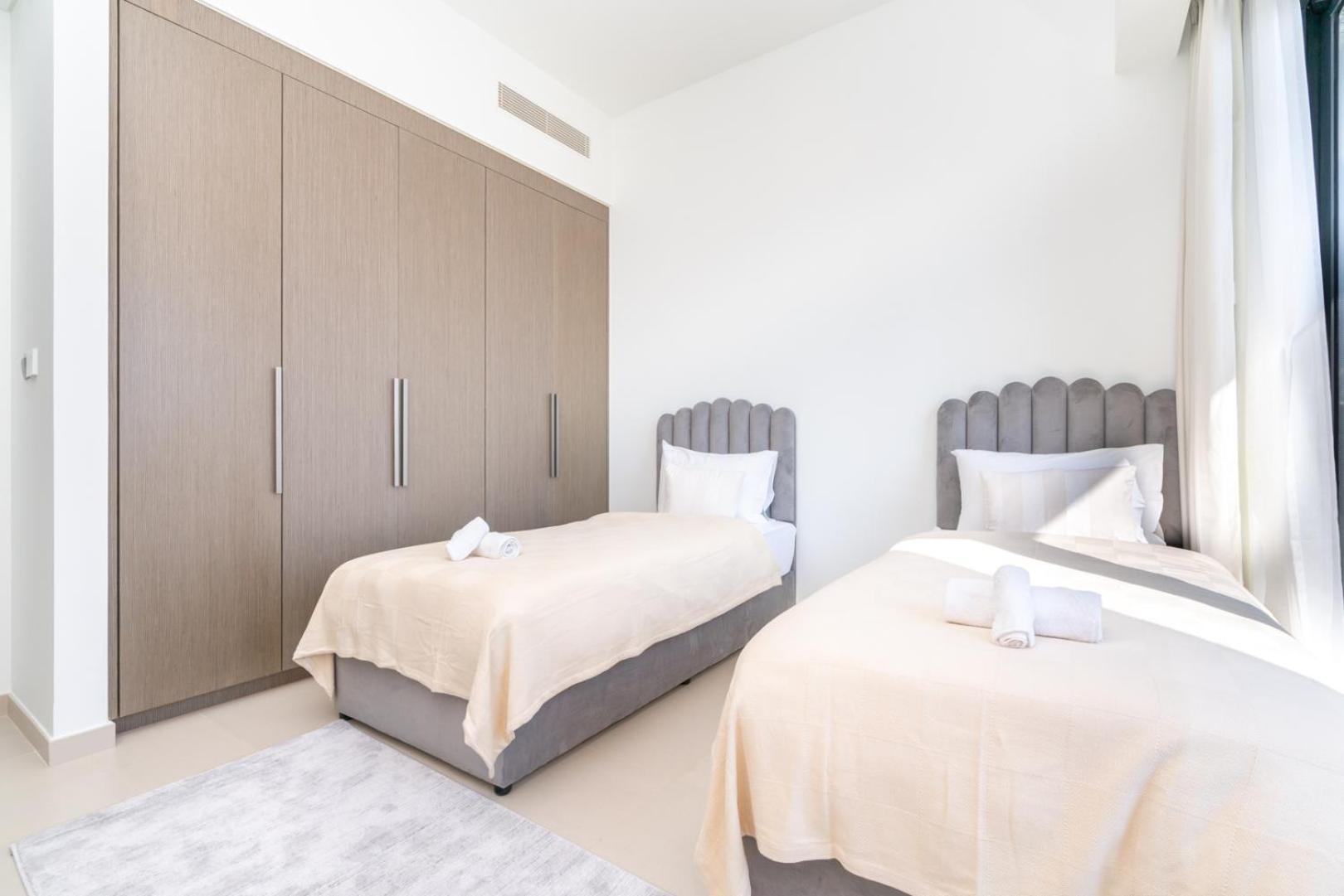 Downtown Luxury - Open Views Of The City & The Sea - Walking Distance To Mall Apartment