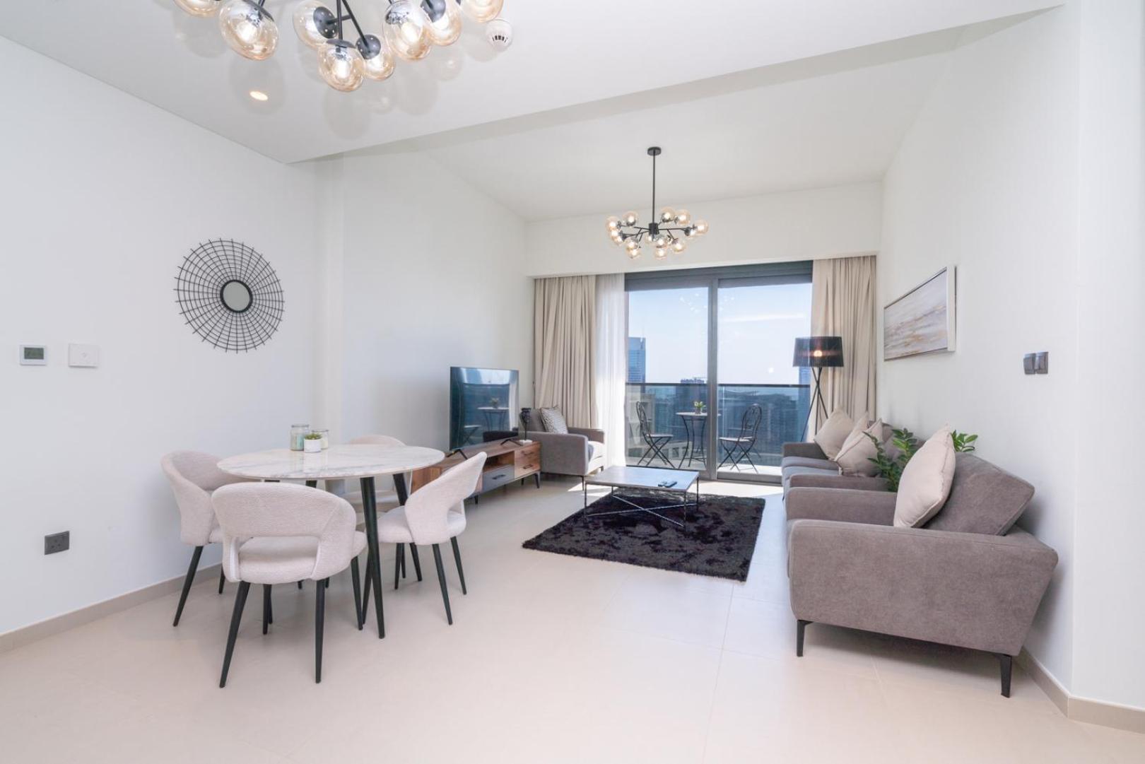 Downtown Luxury - Open Views Of The City & The Sea - Walking Distance To Mall Apartment