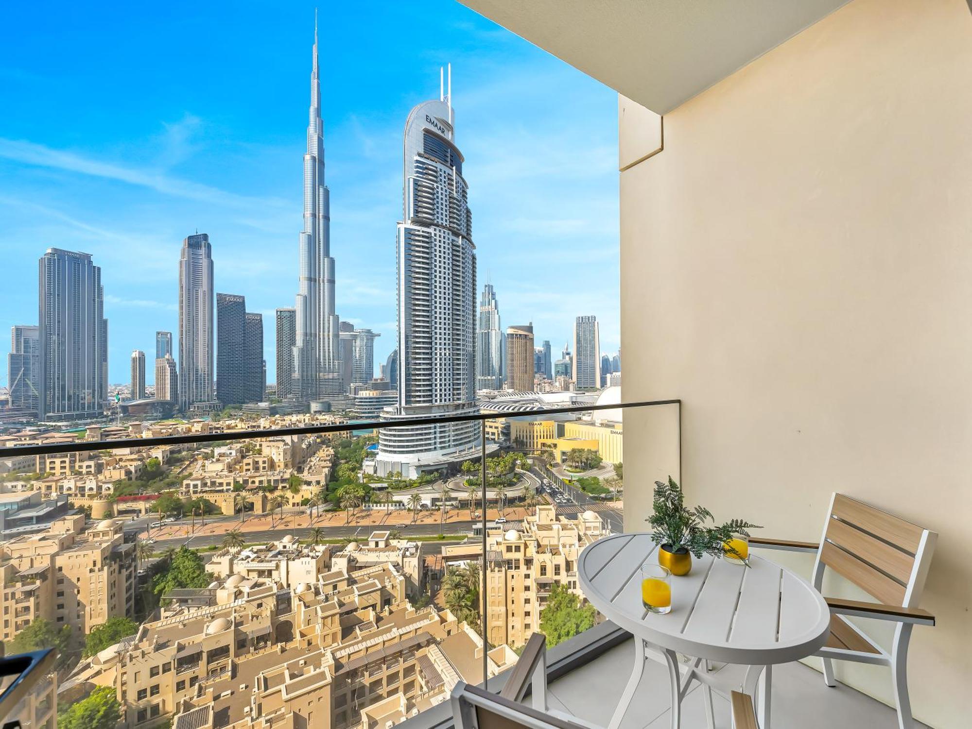 Luxurious Apartments In Burj Royale With Burj Khalifa Views Opposite Dubai Mall Dubai