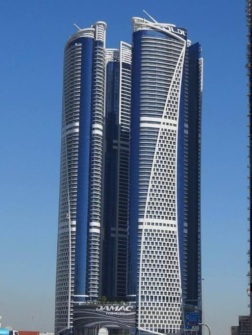 Luxurious & Modern 1br Damac Paramount Business Bay