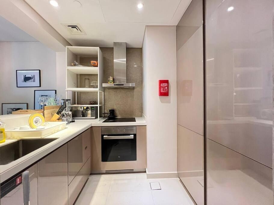 Luxurious & Modern 1br Damac Paramount Business Bay Apartment Dubai