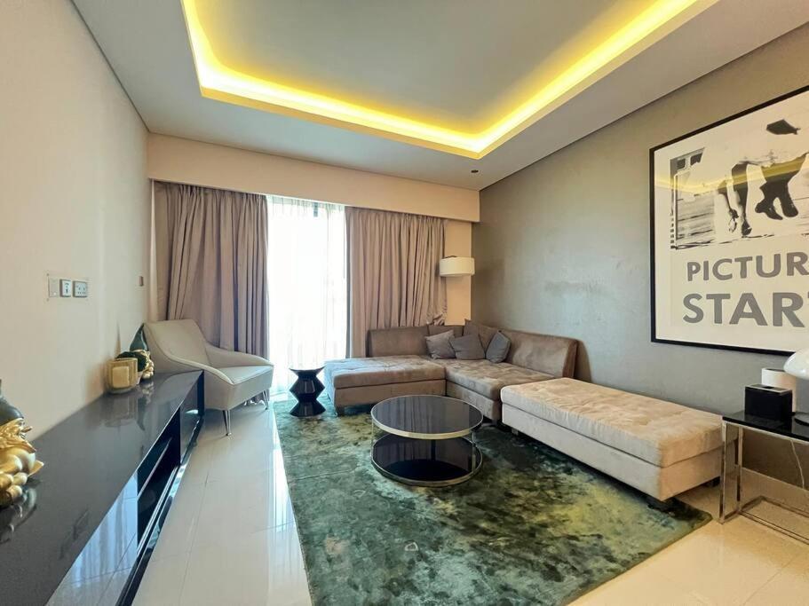 Luxurious & Modern 1br Damac Paramount Business Bay *