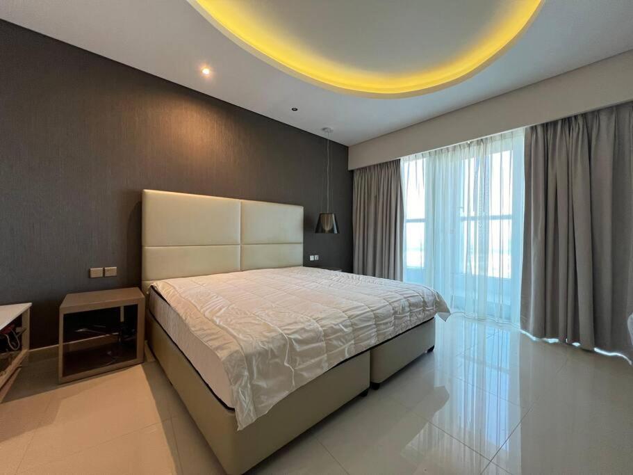 Luxurious & Modern 1br Damac Paramount Business Bay Apartment Dubai
