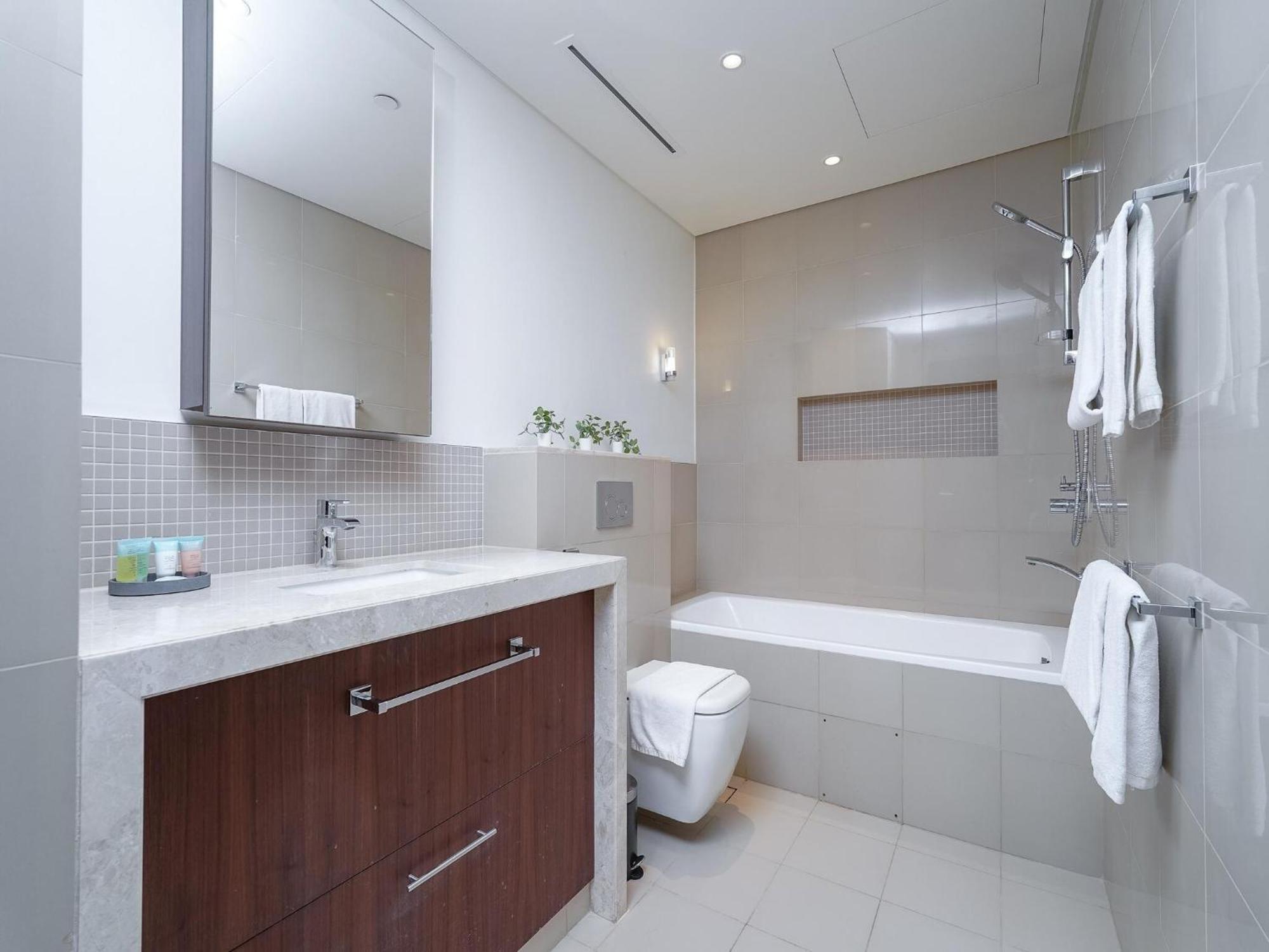 Luxurious Stylish Across Mall Burj Khalifa City Views *
