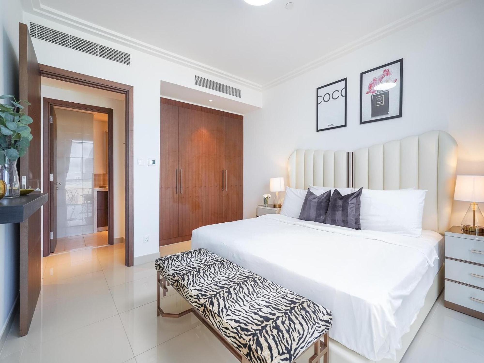 Luxurious Stylish Across Mall Burj Khalifa City Views