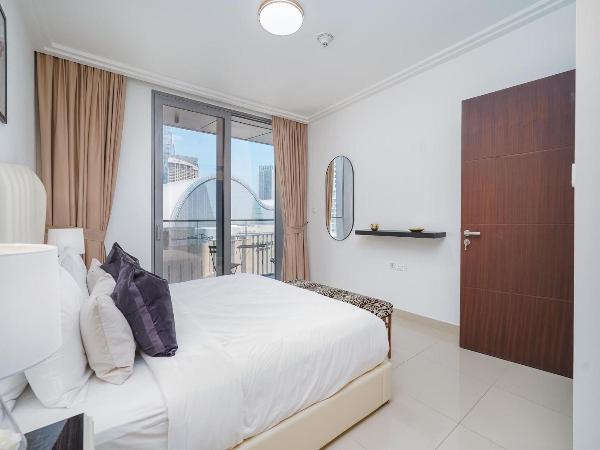 Luxurious Stylish Across Mall Burj Khalifa City Views