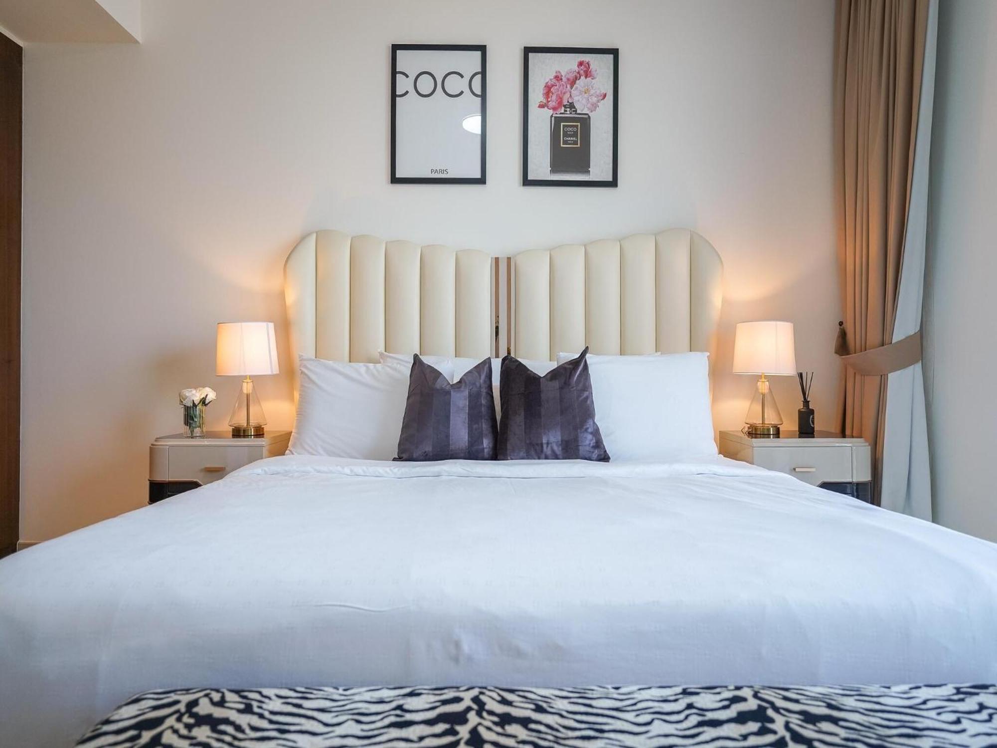 Luxurious Stylish Across Mall Burj Khalifa City Views
