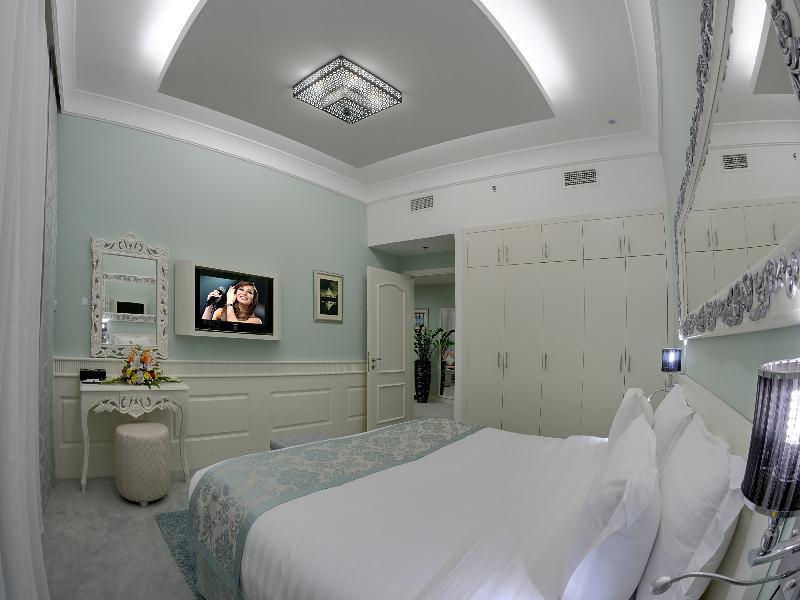 Boutique 7 And Dubai