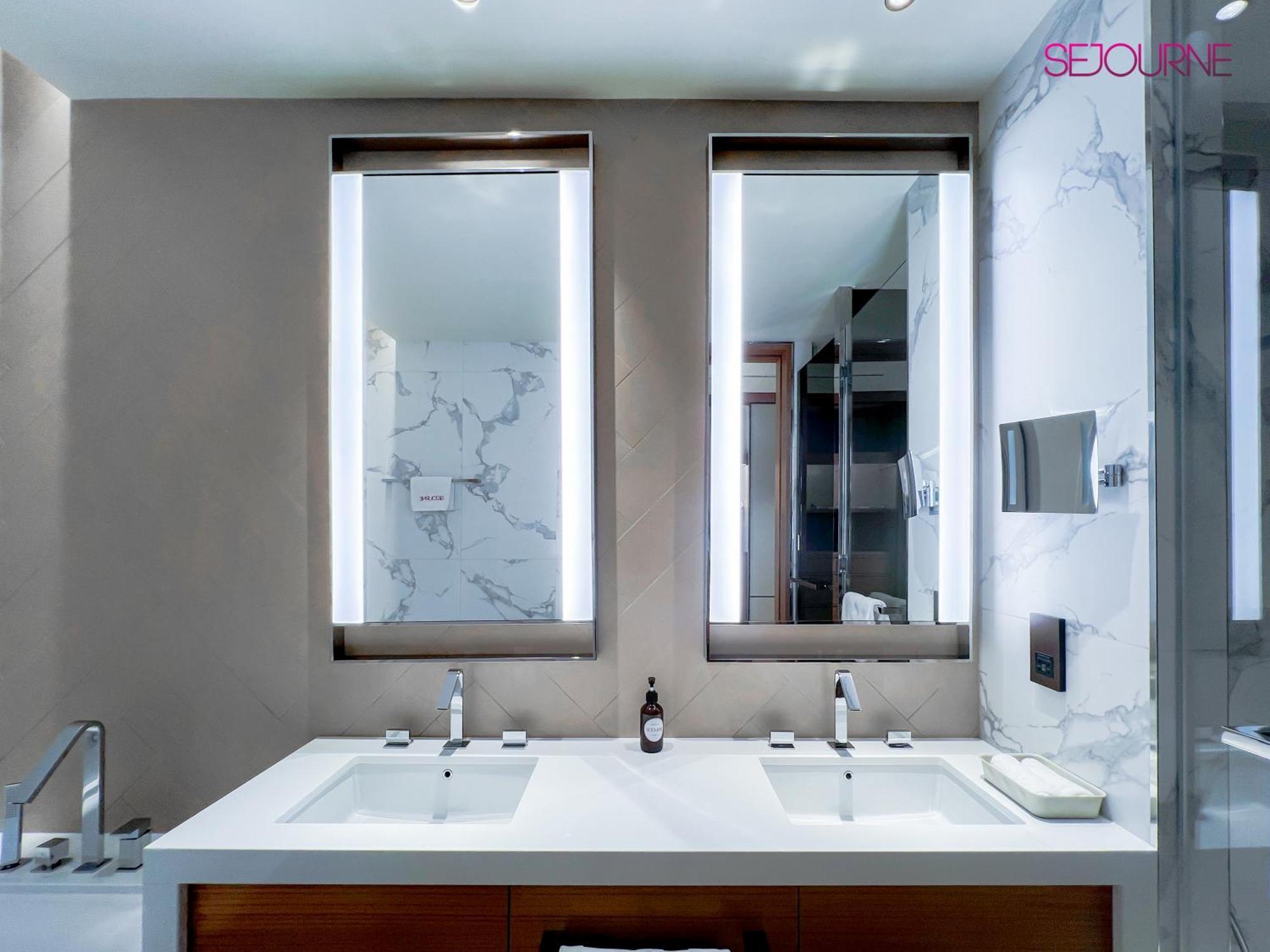 #25 High End 2br In The Address Opera Apartment