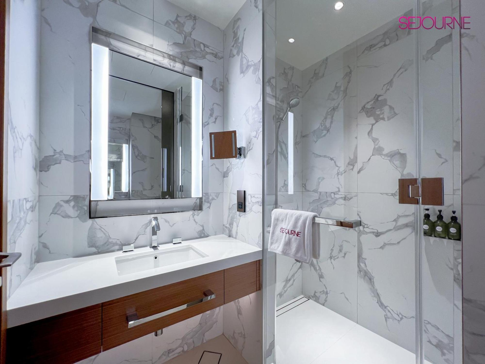 #25 High End 2br In The Address Opera Apartment *