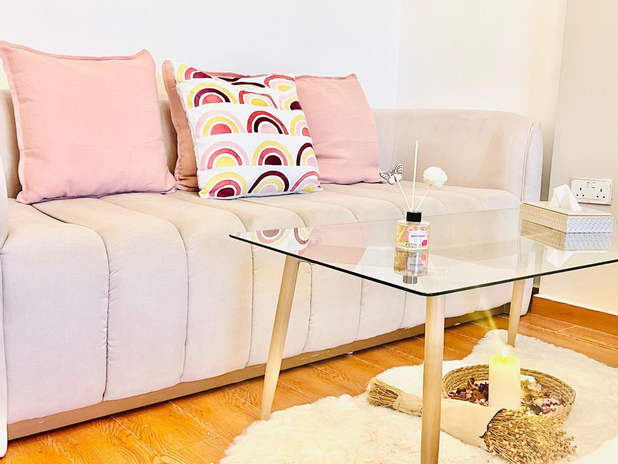 Daire Aesthetically Designed Lavish Apt, Near Marina