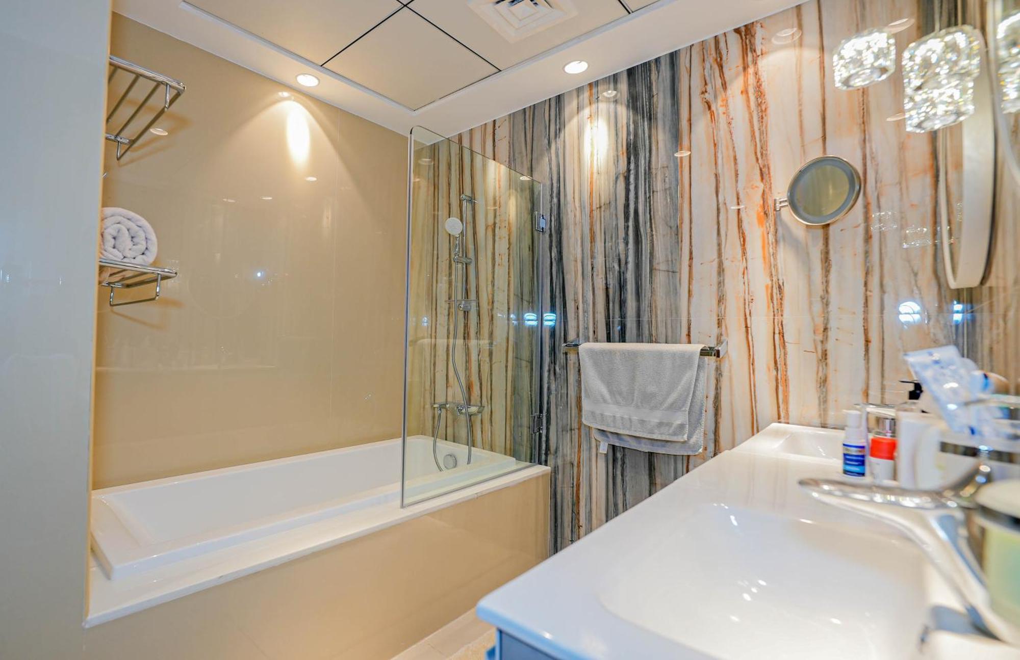 Apartment Stunning Infinite Sea View Three Bedroom Plus Maid's In Palm Jumeirah Dubai