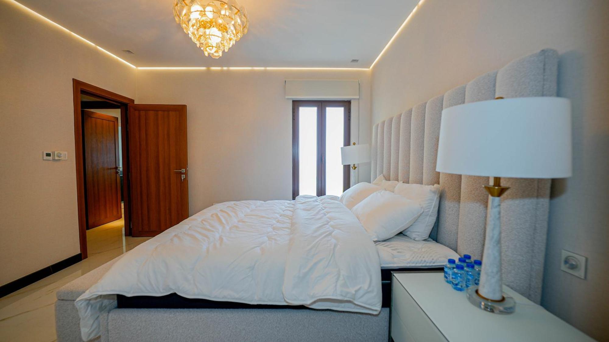 Stunning Infinite Sea View Three Bedroom Plus Maid's In Palm Jumeirah *