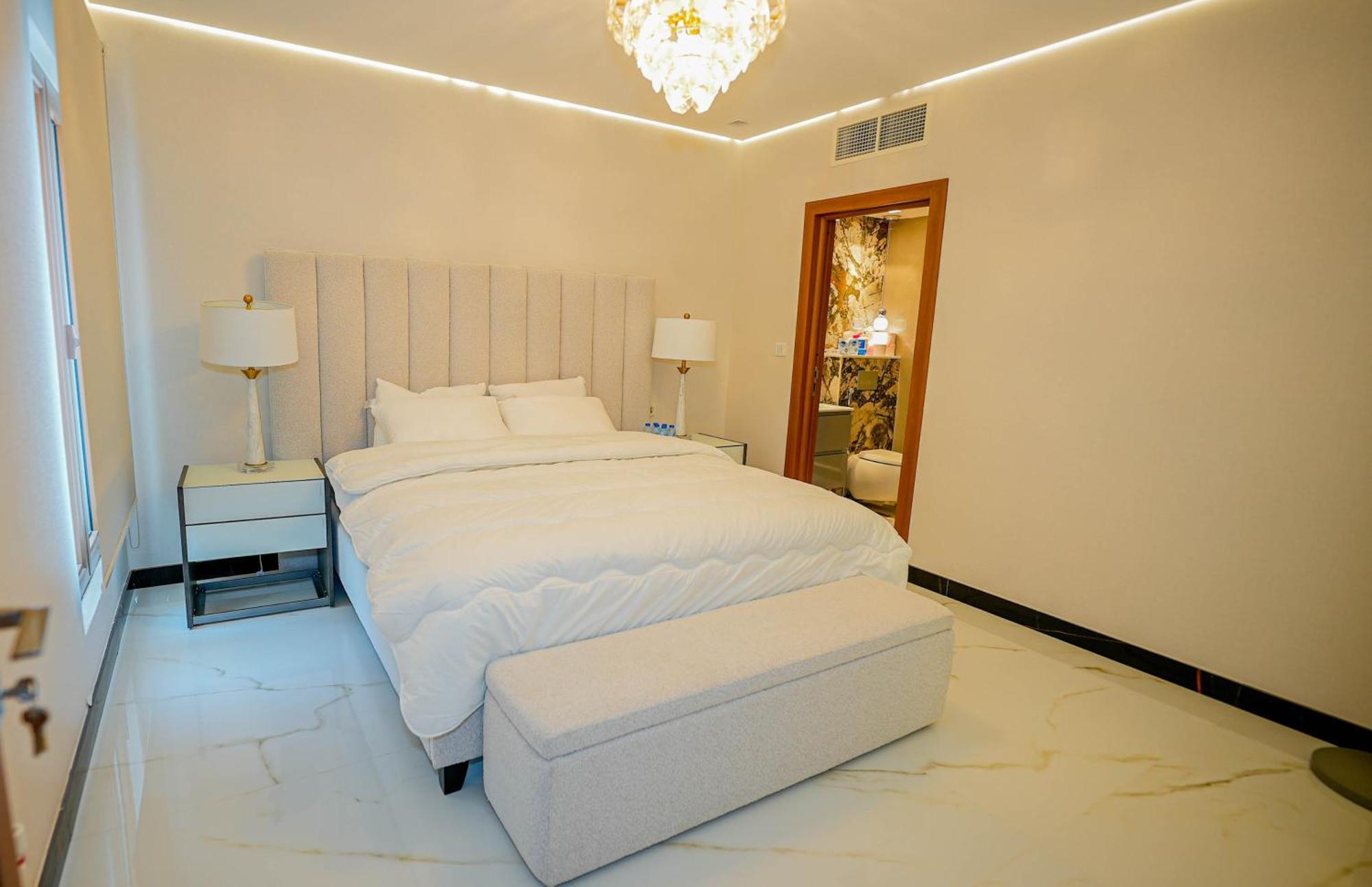 Stunning Infinite Sea View Three Bedroom Plus Maid's In Palm Jumeirah Apartment *