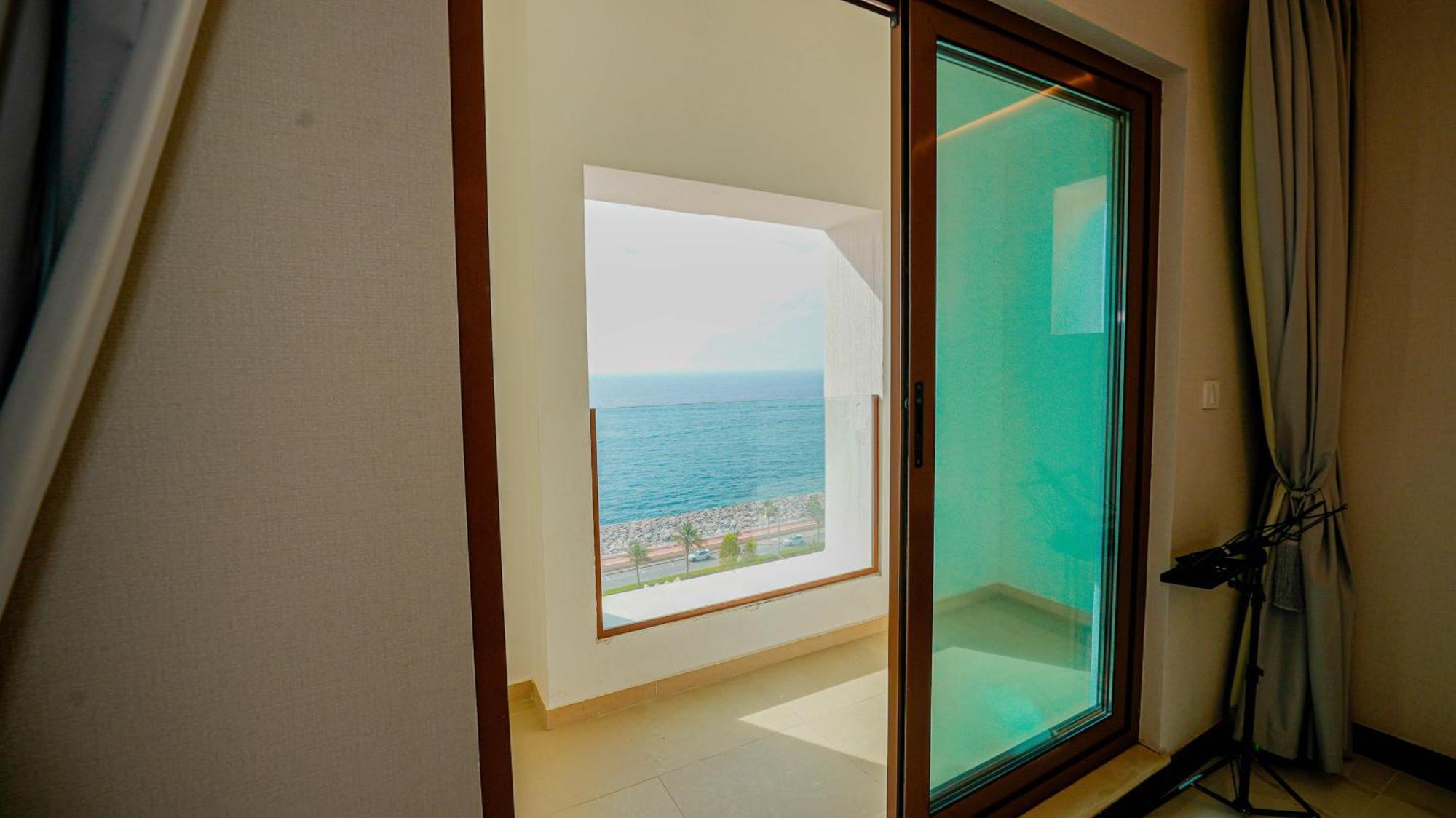 Stunning Infinite Sea View Three Bedroom Plus Maid's In Palm Jumeirah Dubai