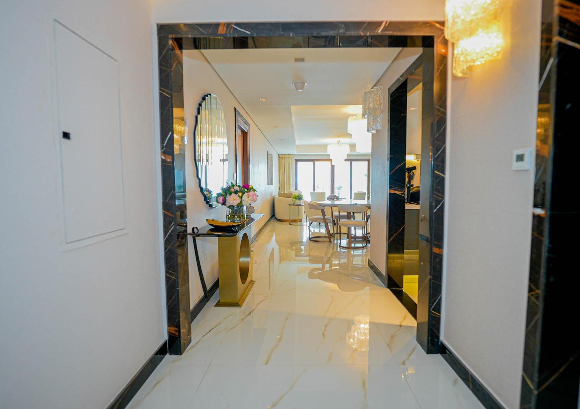 Stunning Infinite Sea View Three Bedroom Plus Maid's In Palm Jumeirah Apartment